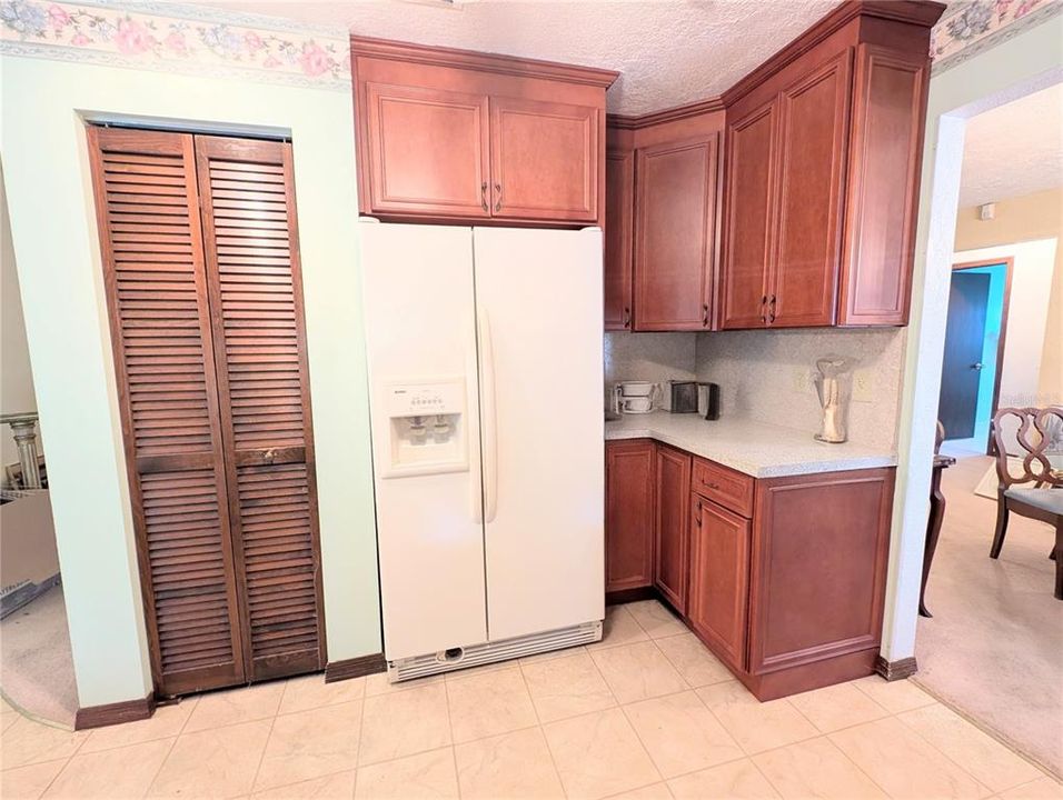 Active With Contract: $239,900 (2 beds, 2 baths, 1589 Square Feet)