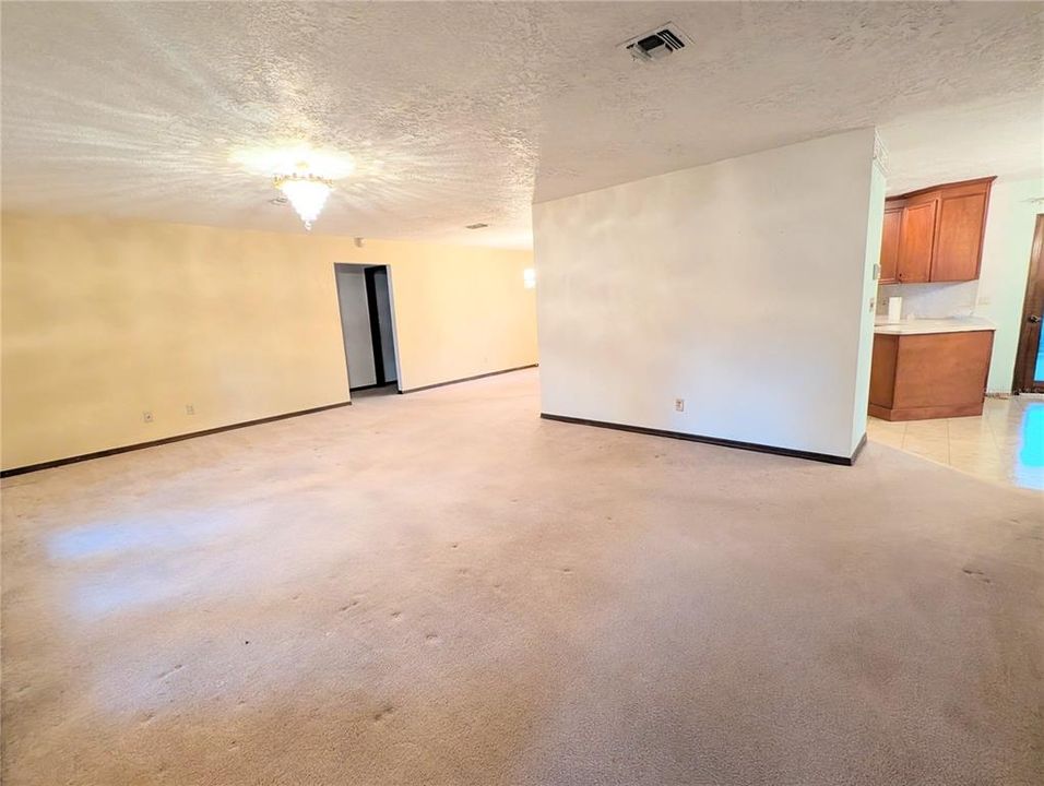 Active With Contract: $239,900 (2 beds, 2 baths, 1589 Square Feet)