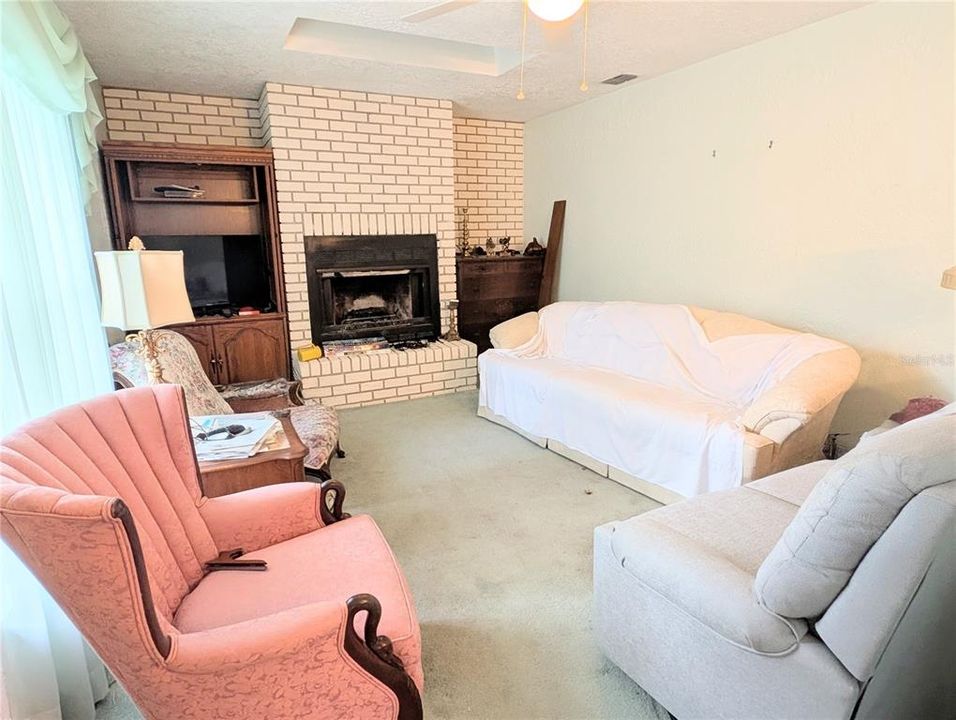 Active With Contract: $239,900 (2 beds, 2 baths, 1589 Square Feet)