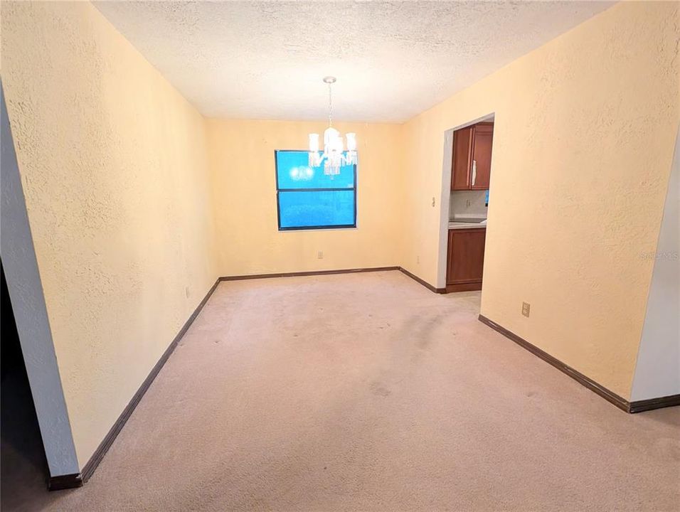 Active With Contract: $239,900 (2 beds, 2 baths, 1589 Square Feet)