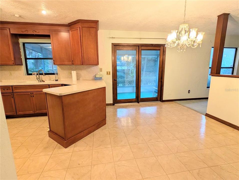 Active With Contract: $239,900 (2 beds, 2 baths, 1589 Square Feet)