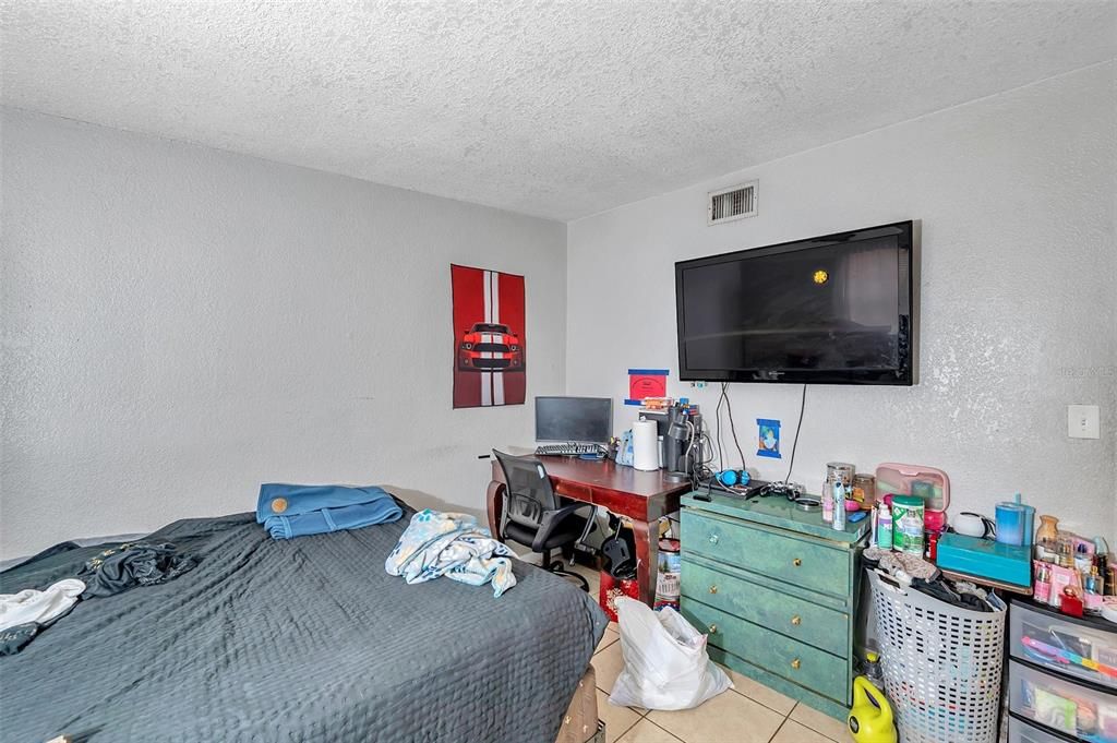 На продажу: $300,000 (4 спален, 2 ванн, 1375 Квадратных фут)