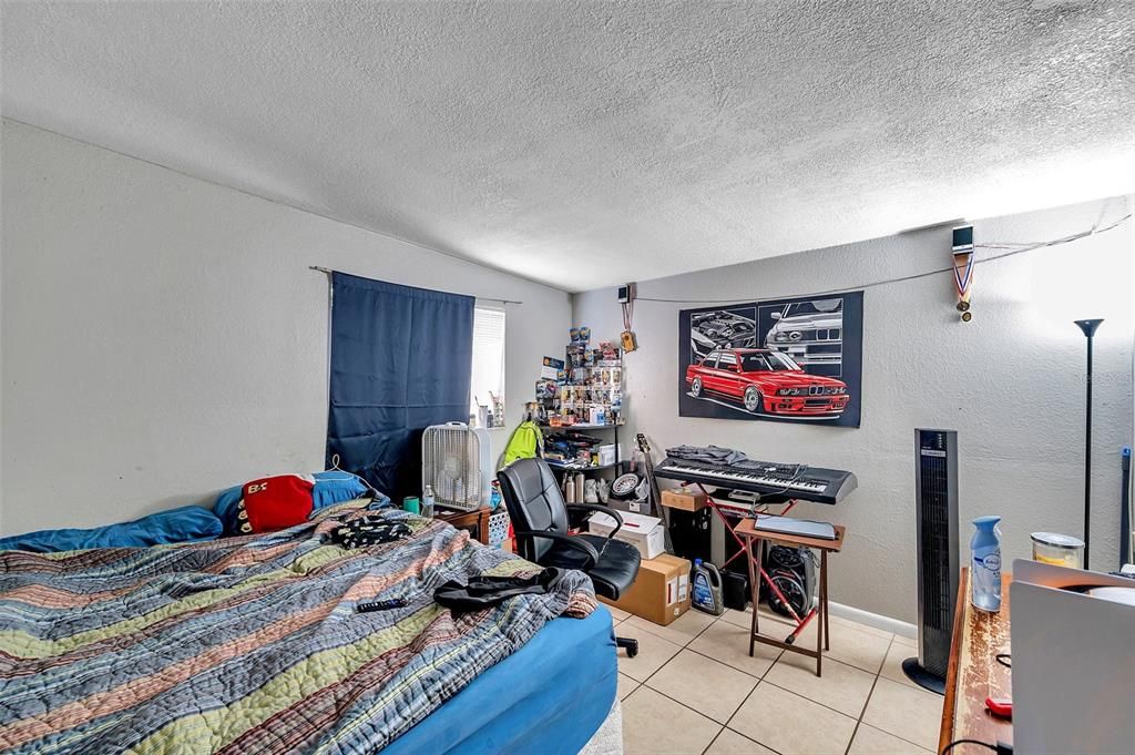 На продажу: $300,000 (4 спален, 2 ванн, 1375 Квадратных фут)