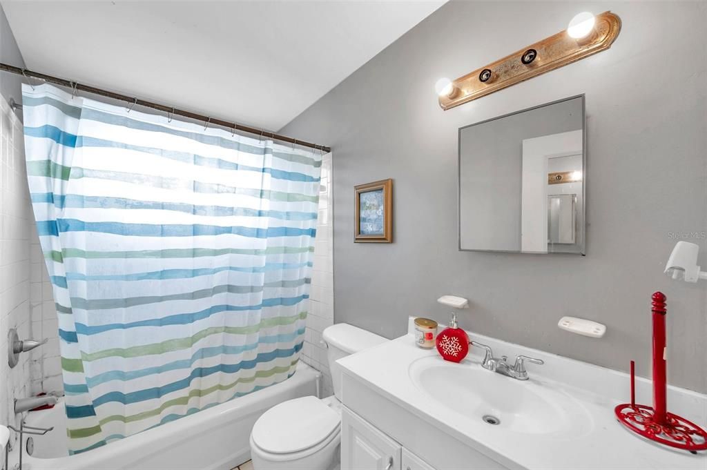 На продажу: $300,000 (4 спален, 2 ванн, 1375 Квадратных фут)