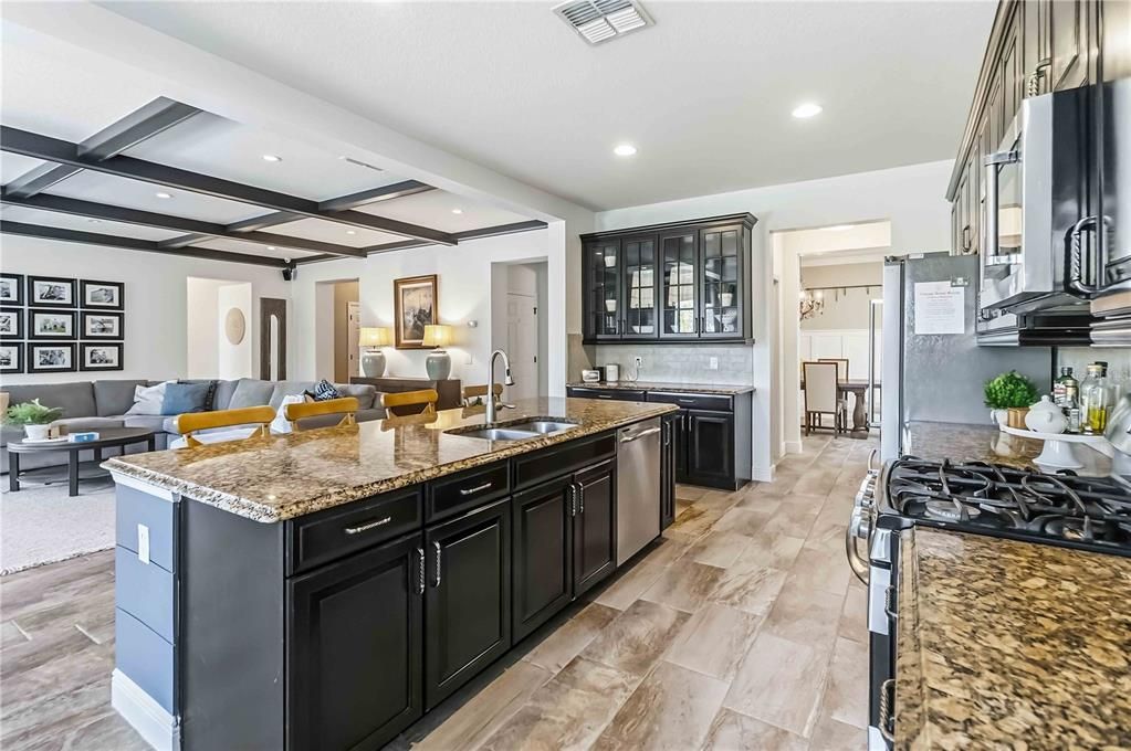 For Sale: $929,000 (5 beds, 3 baths, 4898 Square Feet)