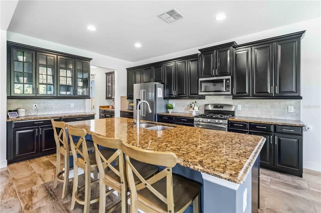 For Sale: $929,000 (5 beds, 3 baths, 4898 Square Feet)