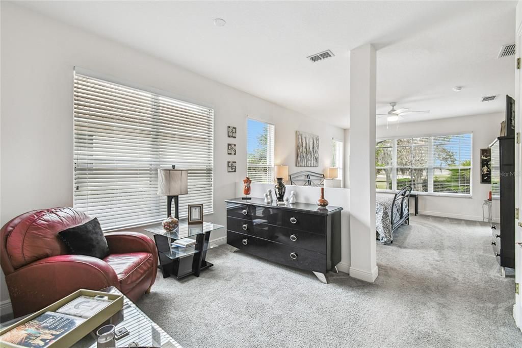 Под контрактом: $369,900 (3 спален, 2 ванн, 2141 Квадратных фут)