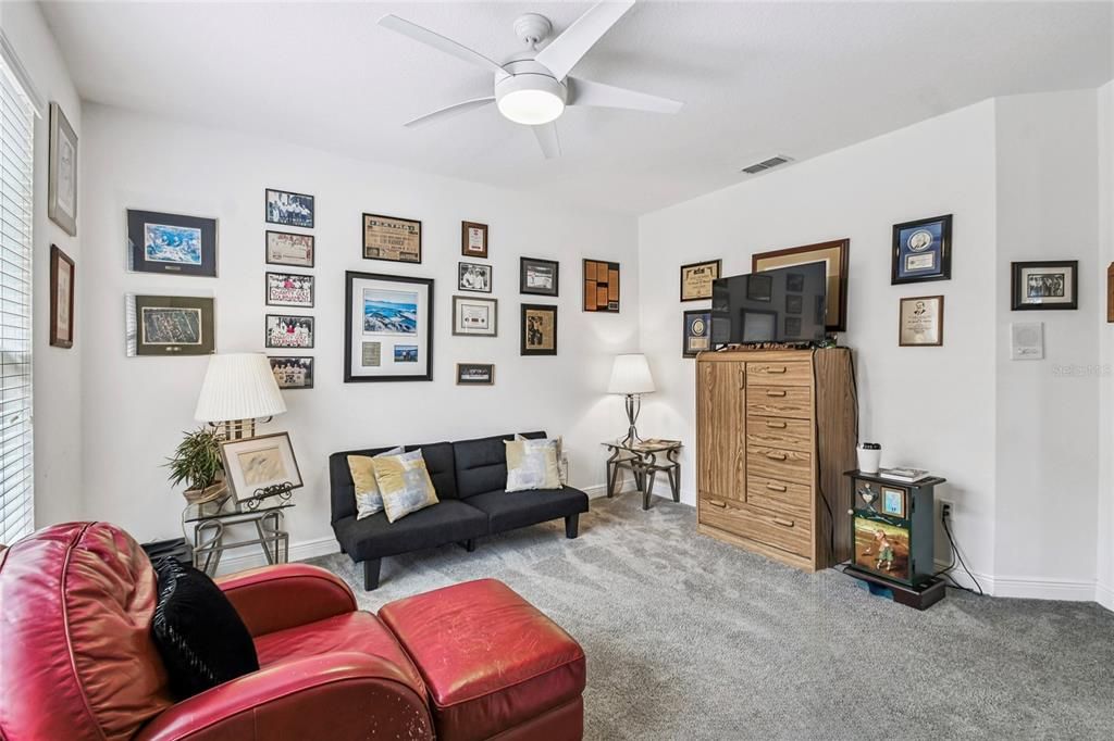 Под контрактом: $369,900 (3 спален, 2 ванн, 2141 Квадратных фут)