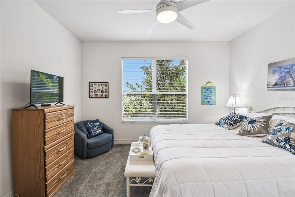 Под контрактом: $369,900 (3 спален, 2 ванн, 2141 Квадратных фут)