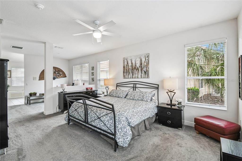 Под контрактом: $369,900 (3 спален, 2 ванн, 2141 Квадратных фут)