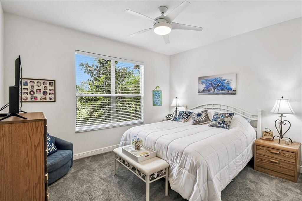 Под контрактом: $369,900 (3 спален, 2 ванн, 2141 Квадратных фут)