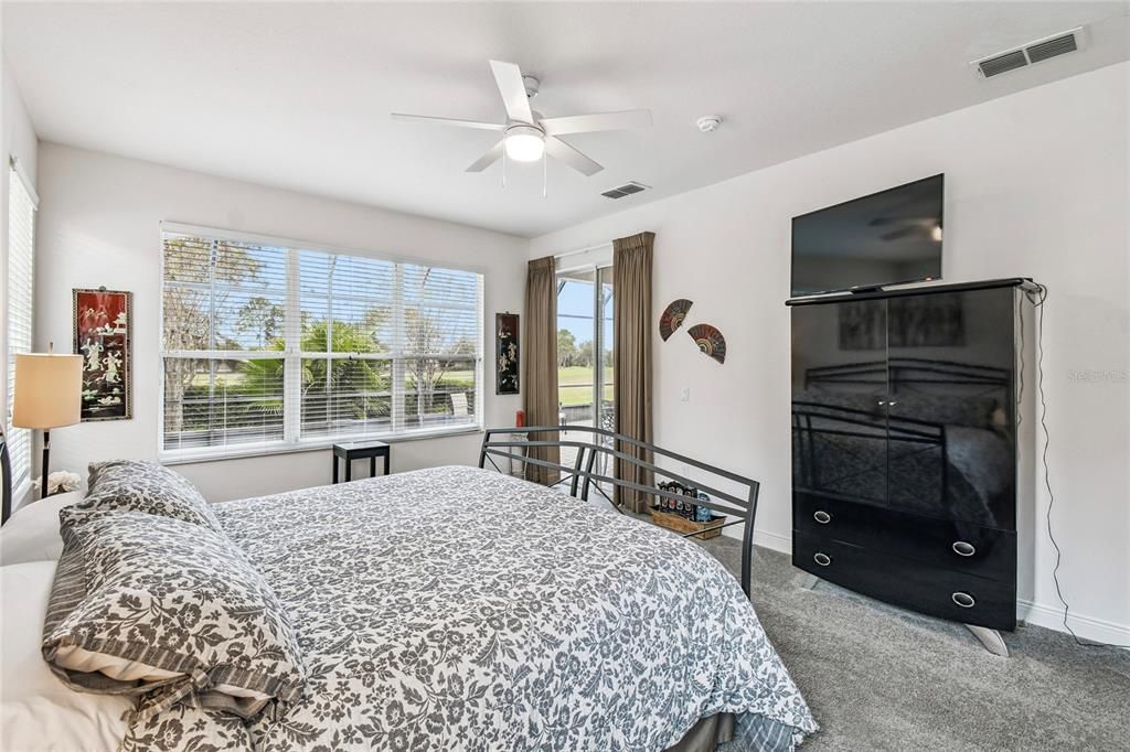 Под контрактом: $369,900 (3 спален, 2 ванн, 2141 Квадратных фут)