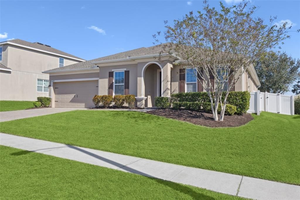 Active With Contract: $529,995 (4 beds, 2 baths, 2530 Square Feet)