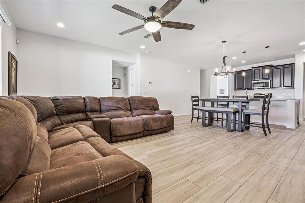 Active With Contract: $529,995 (4 beds, 2 baths, 2530 Square Feet)