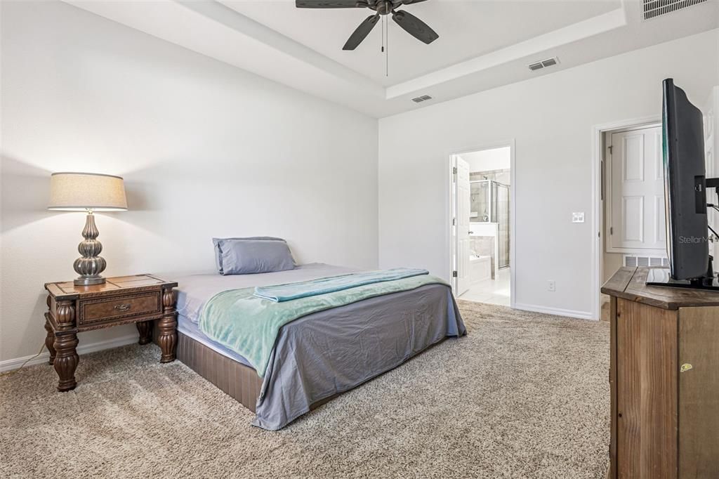 Active With Contract: $529,995 (4 beds, 2 baths, 2530 Square Feet)