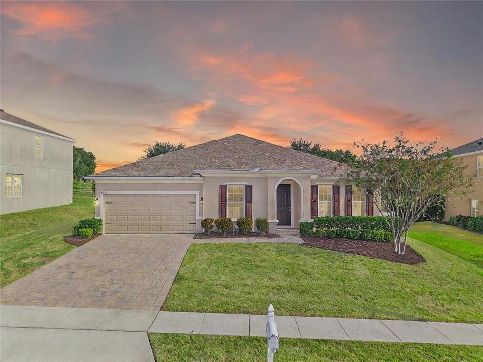 Active With Contract: $529,995 (4 beds, 2 baths, 2530 Square Feet)