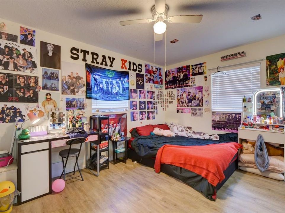 待售: $400,000 (4 贝兹, 3 浴室, 1892 平方英尺)