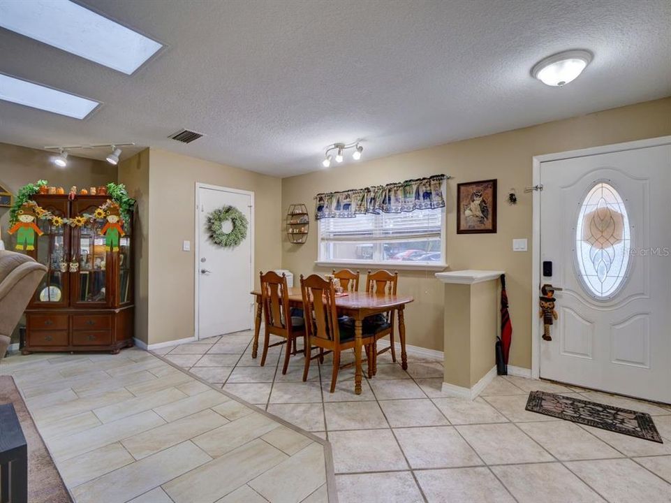 待售: $400,000 (4 贝兹, 3 浴室, 1892 平方英尺)