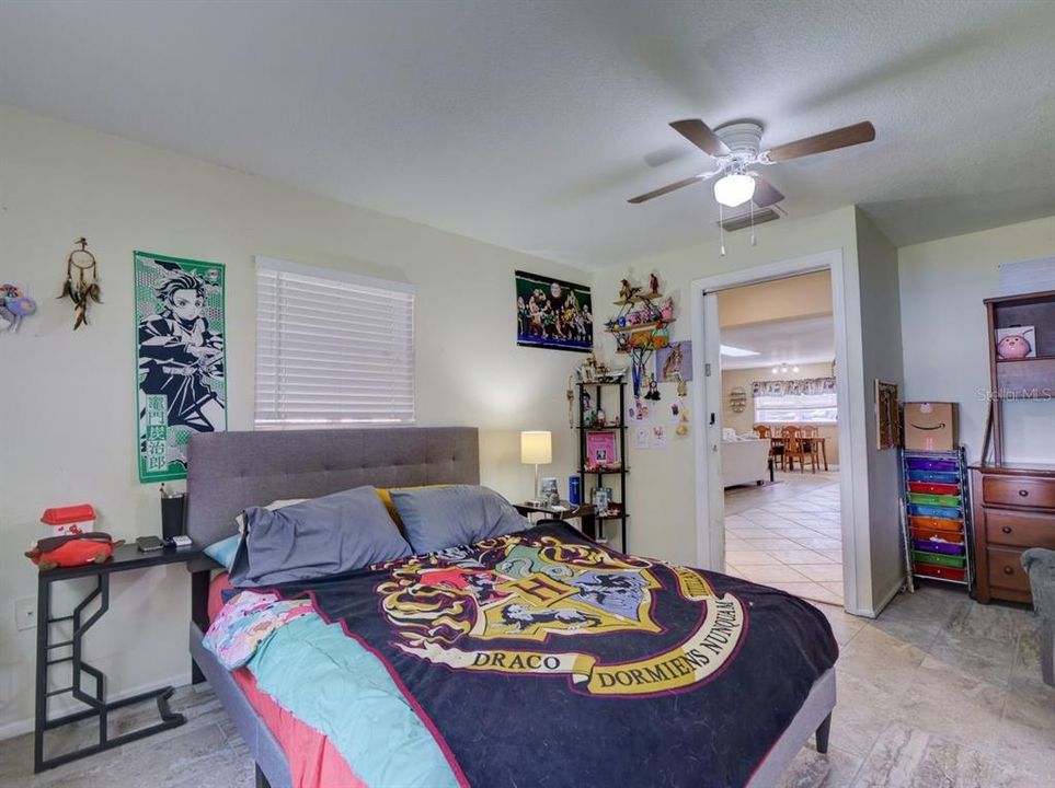 待售: $400,000 (4 贝兹, 3 浴室, 1892 平方英尺)