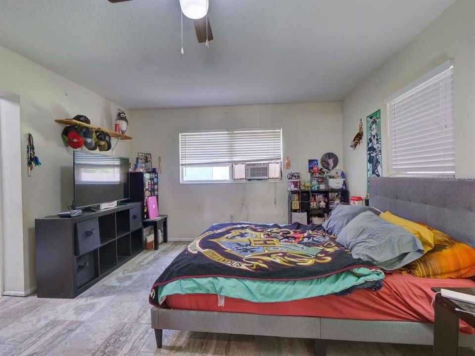 待售: $400,000 (4 贝兹, 3 浴室, 1892 平方英尺)