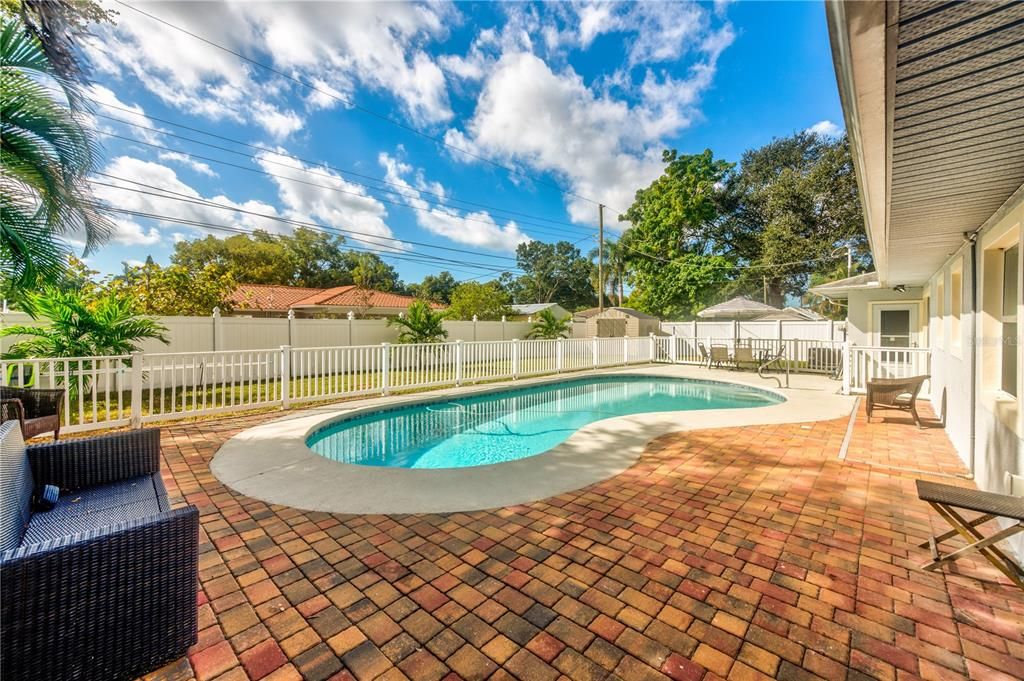 For Rent: $3,250 (2 beds, 2 baths, 984 Square Feet)