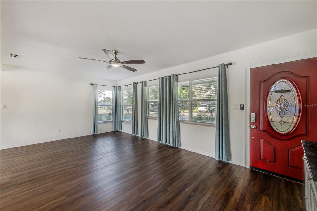 For Rent: $3,250 (2 beds, 2 baths, 984 Square Feet)