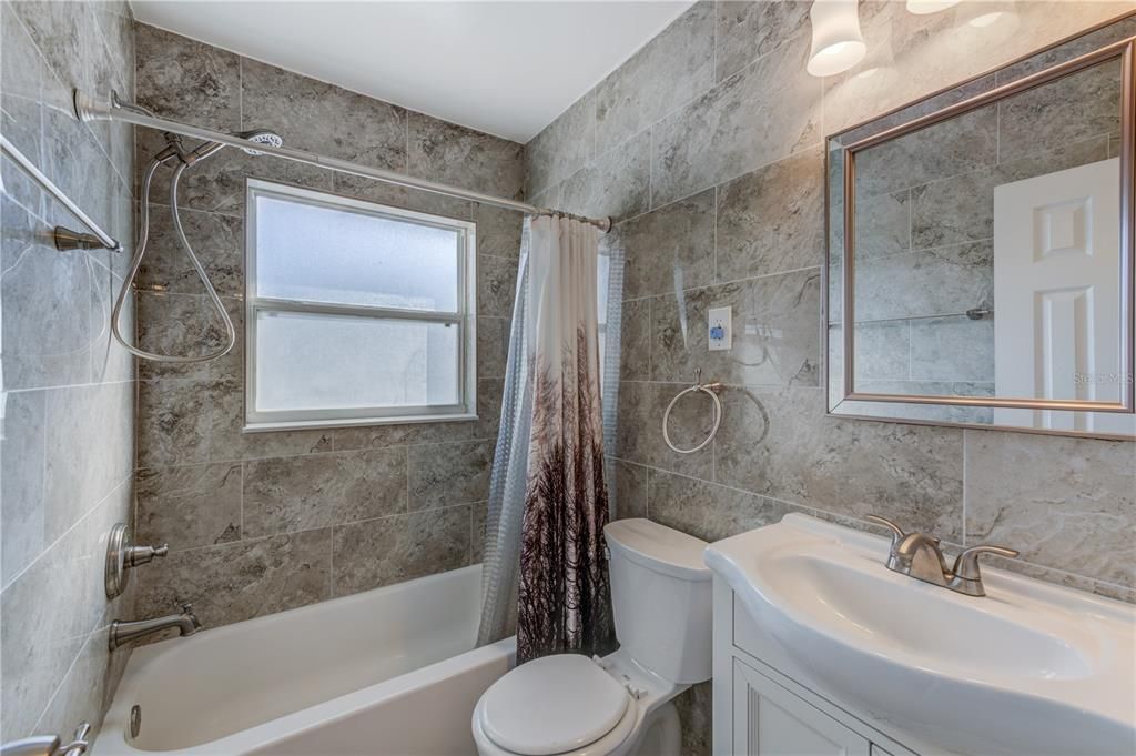 For Rent: $3,250 (2 beds, 2 baths, 984 Square Feet)