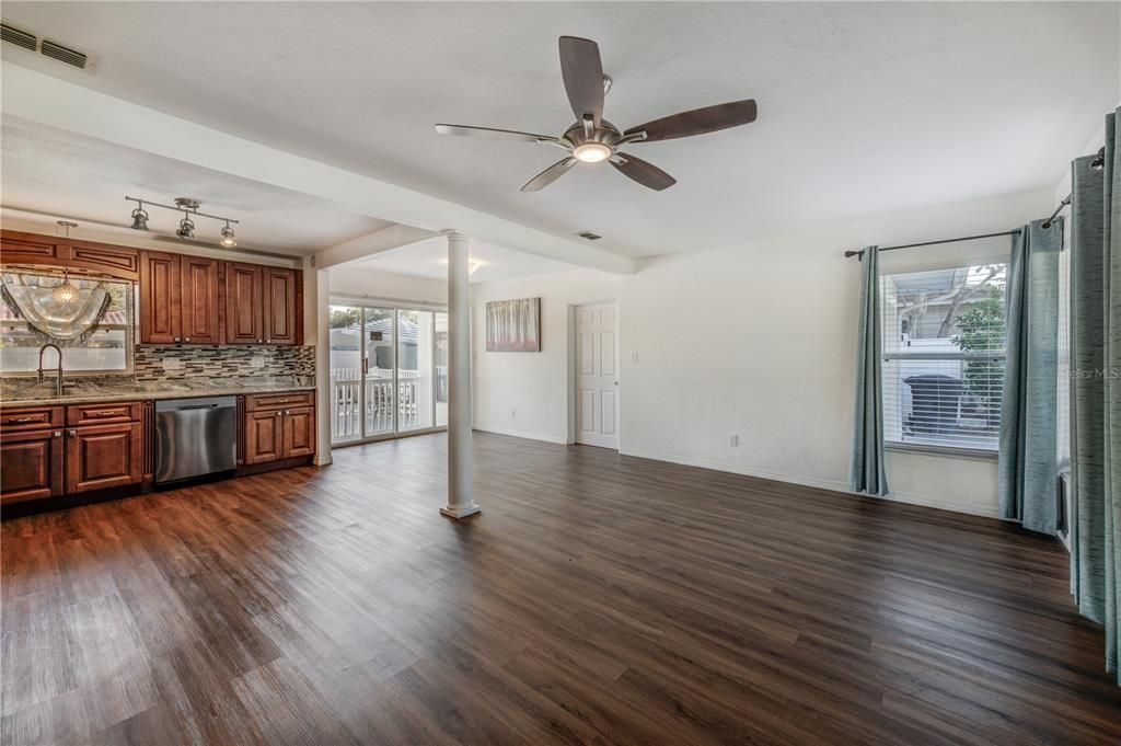 For Rent: $3,250 (2 beds, 2 baths, 984 Square Feet)