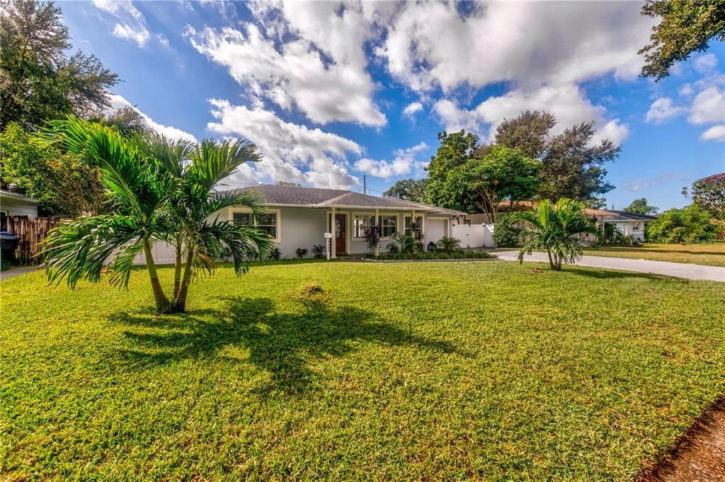 For Rent: $3,250 (2 beds, 2 baths, 984 Square Feet)