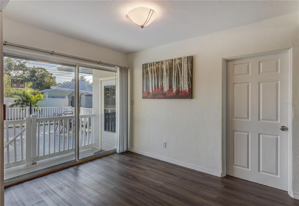 For Rent: $3,250 (2 beds, 2 baths, 984 Square Feet)