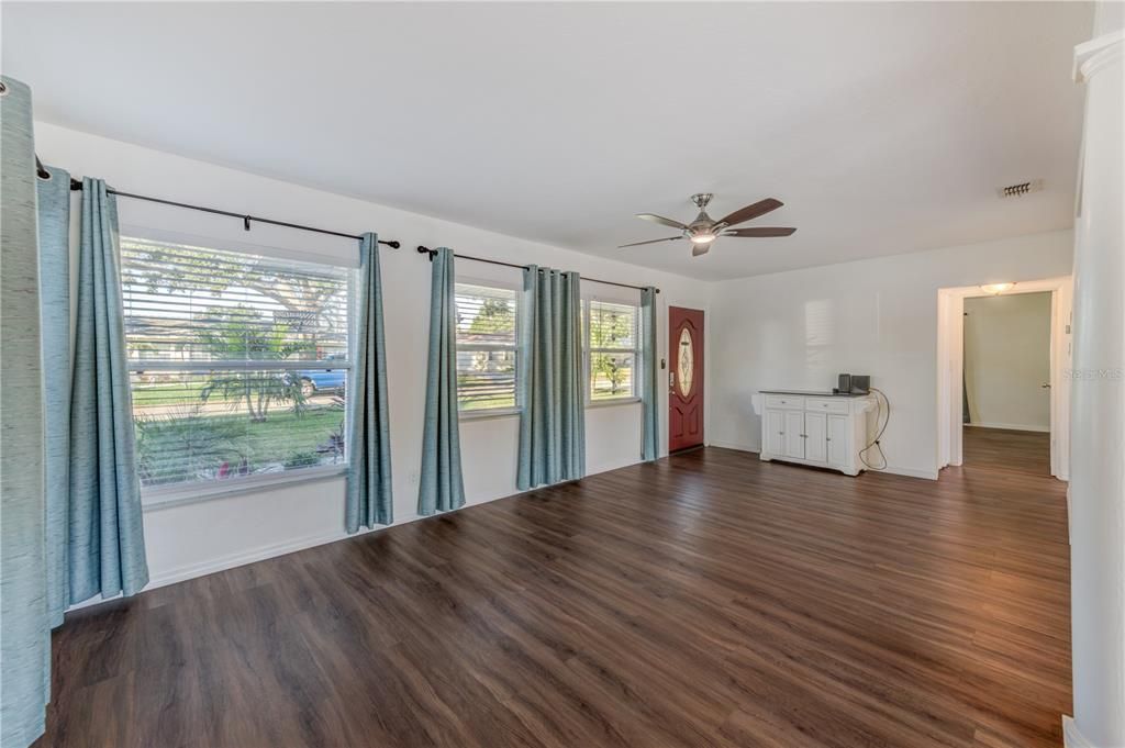 For Rent: $3,250 (2 beds, 2 baths, 984 Square Feet)