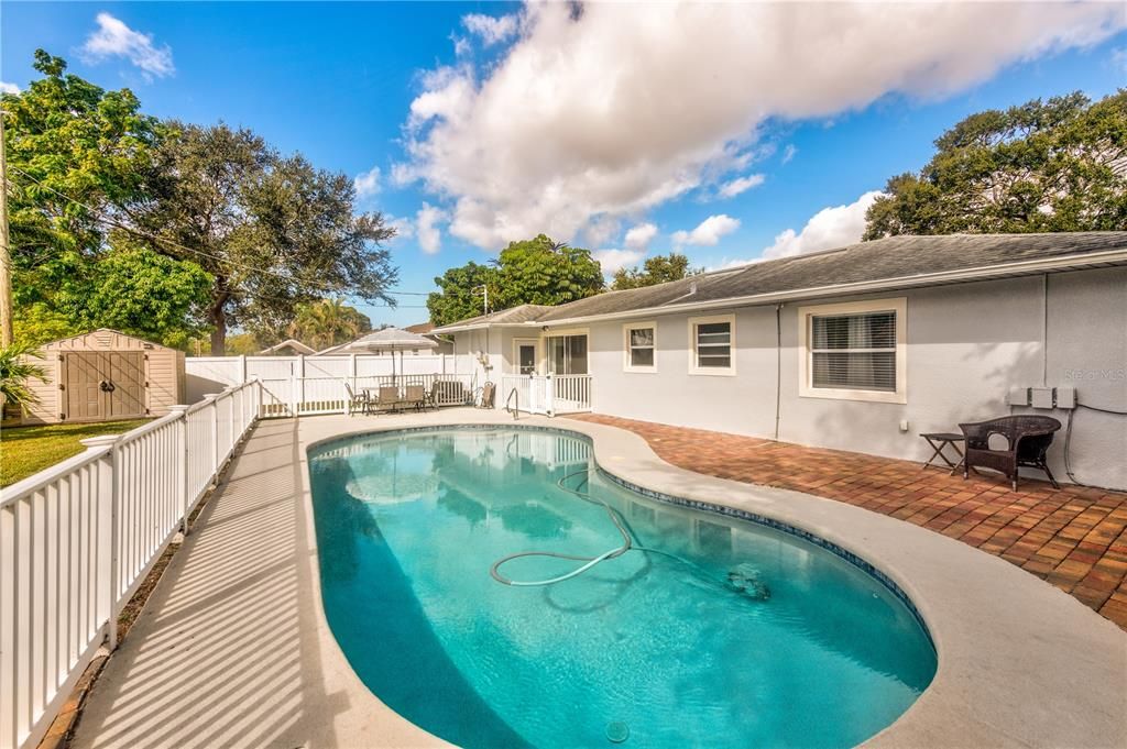 For Rent: $3,250 (2 beds, 2 baths, 984 Square Feet)