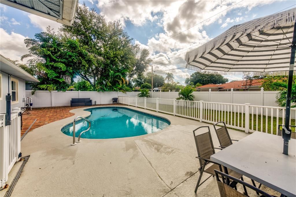 For Rent: $3,250 (2 beds, 2 baths, 984 Square Feet)