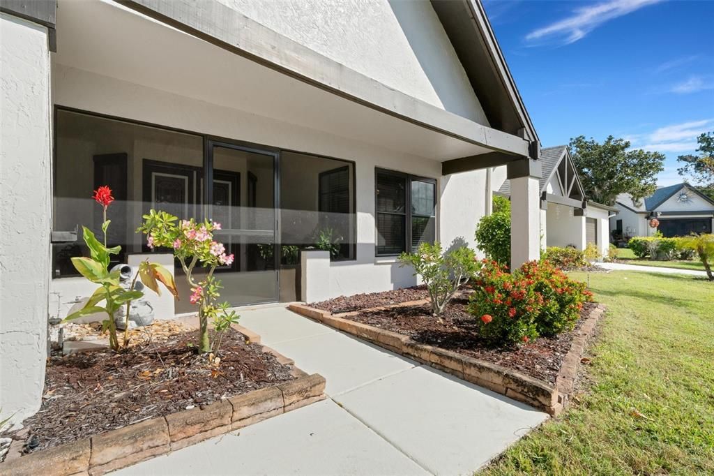 На продажу: $350,000 (2 спален, 2 ванн, 1220 Квадратных фут)