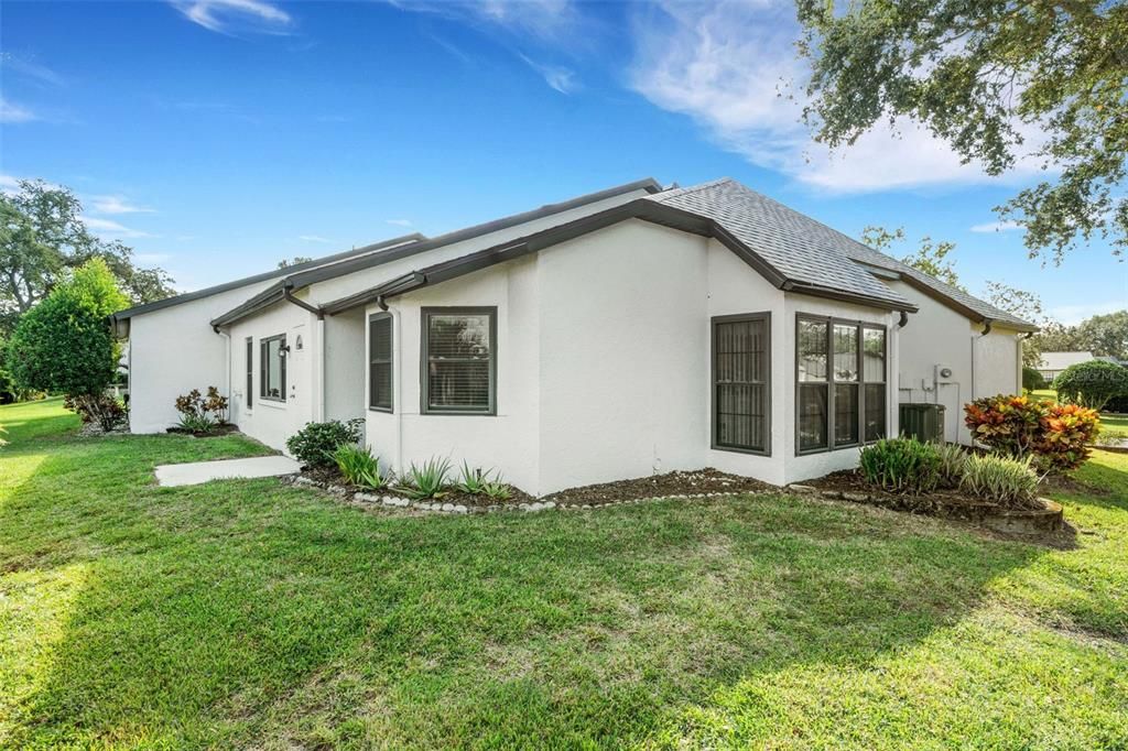 На продажу: $350,000 (2 спален, 2 ванн, 1220 Квадратных фут)