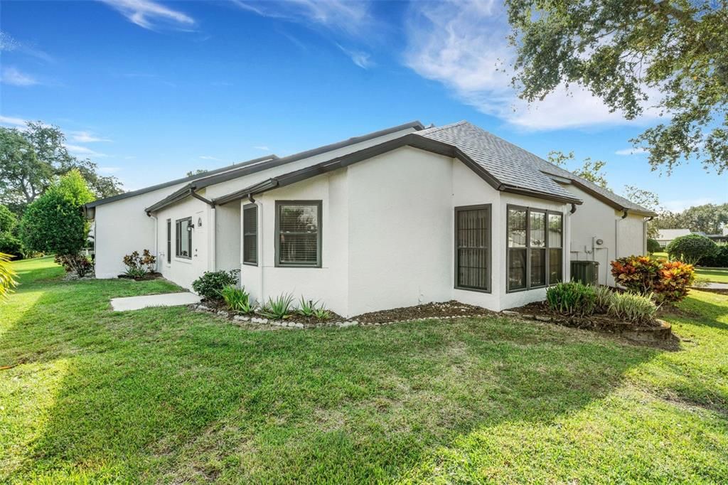 На продажу: $350,000 (2 спален, 2 ванн, 1220 Квадратных фут)