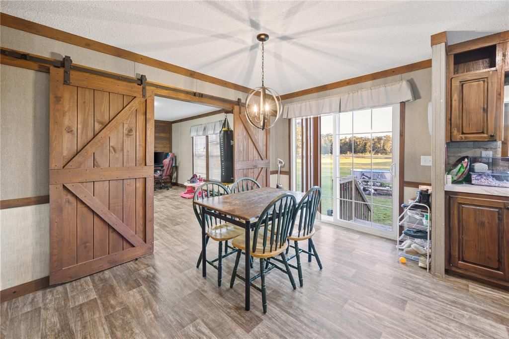 En Venta: $295,000 (4 camas, 3 baños, 1976 Pies cuadrados)