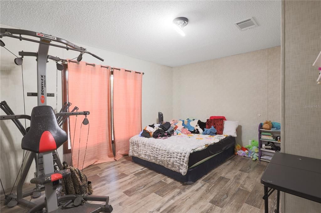 En Venta: $295,000 (4 camas, 3 baños, 1976 Pies cuadrados)