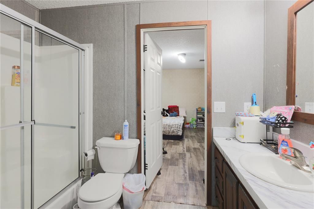 En Venta: $295,000 (4 camas, 3 baños, 1976 Pies cuadrados)