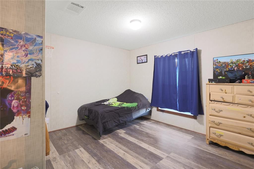 En Venta: $295,000 (4 camas, 3 baños, 1976 Pies cuadrados)