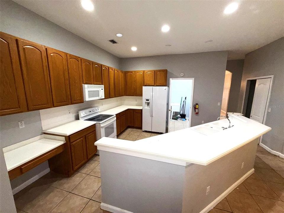 Под контрактом: $444,900 (5 спален, 3 ванн, 2579 Квадратных фут)