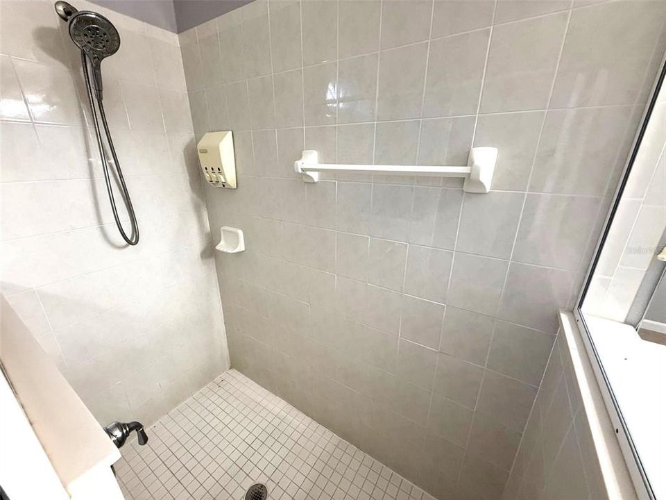 Под контрактом: $444,900 (5 спален, 3 ванн, 2579 Квадратных фут)