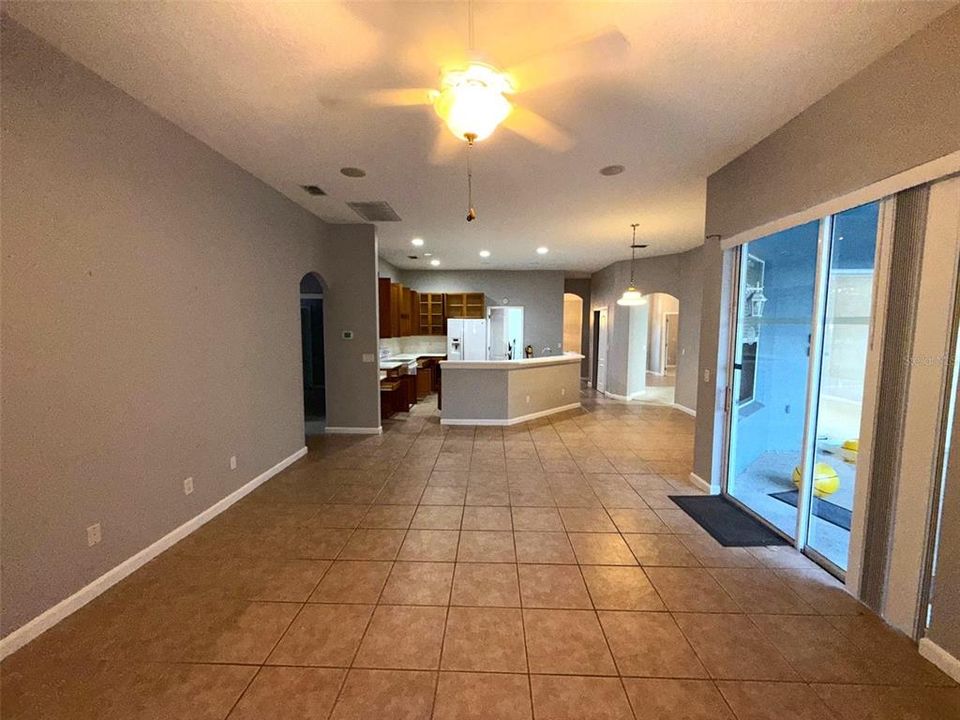 Под контрактом: $444,900 (5 спален, 3 ванн, 2579 Квадратных фут)