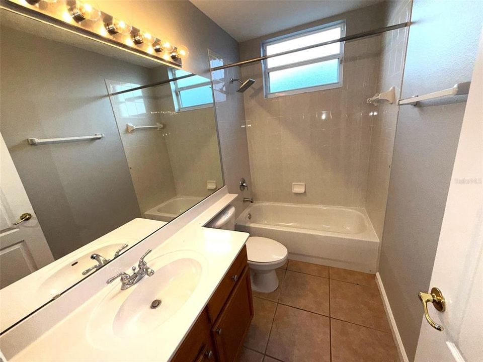 Под контрактом: $444,900 (5 спален, 3 ванн, 2579 Квадратных фут)