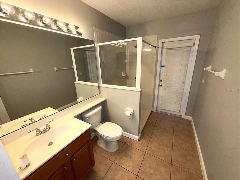 Под контрактом: $444,900 (5 спален, 3 ванн, 2579 Квадратных фут)