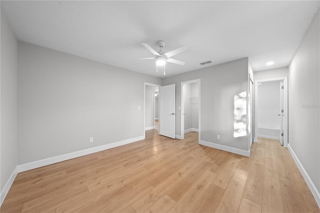 Active With Contract: $295,000 (3 beds, 1 baths, 1001 Square Feet)