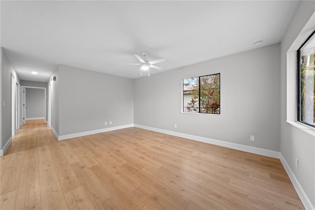 Active With Contract: $295,000 (3 beds, 1 baths, 1001 Square Feet)