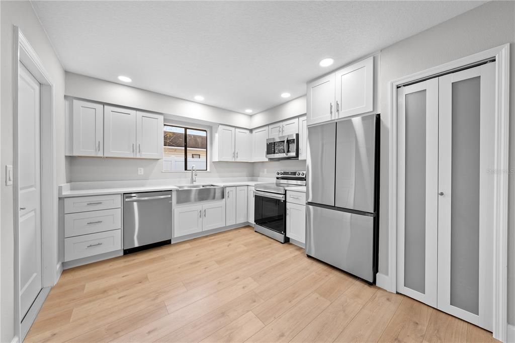 Active With Contract: $295,000 (3 beds, 1 baths, 1001 Square Feet)