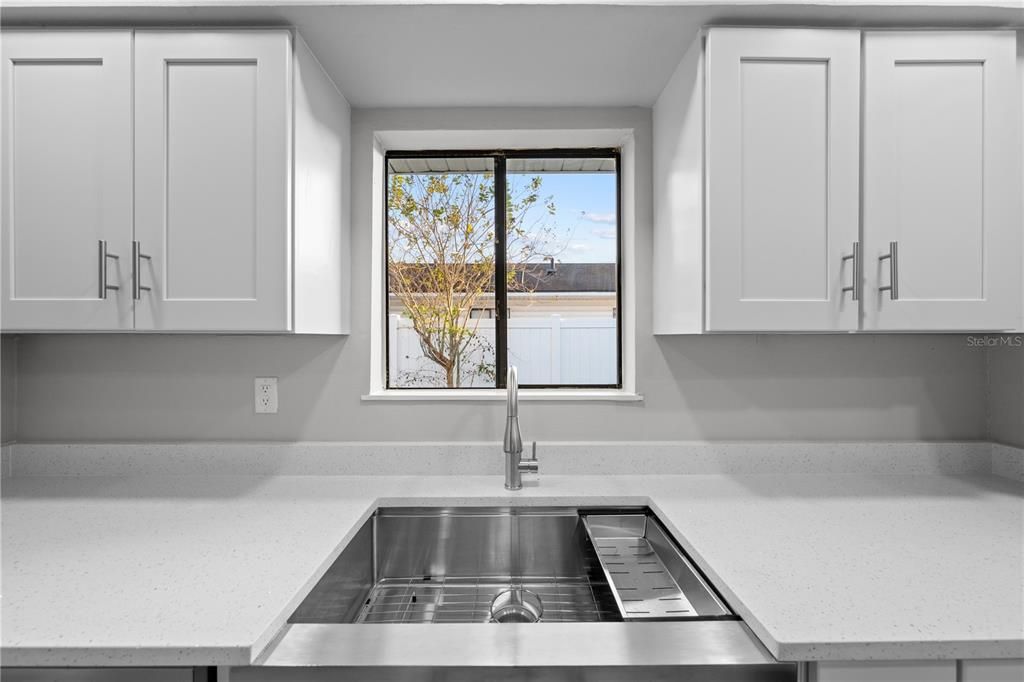 Active With Contract: $295,000 (3 beds, 1 baths, 1001 Square Feet)