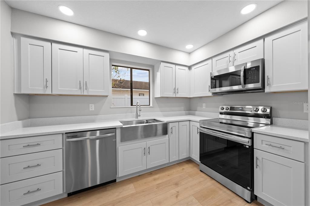 Active With Contract: $295,000 (3 beds, 1 baths, 1001 Square Feet)